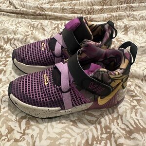 Nike LeBron Witness 7 SE Basketball Sneakers